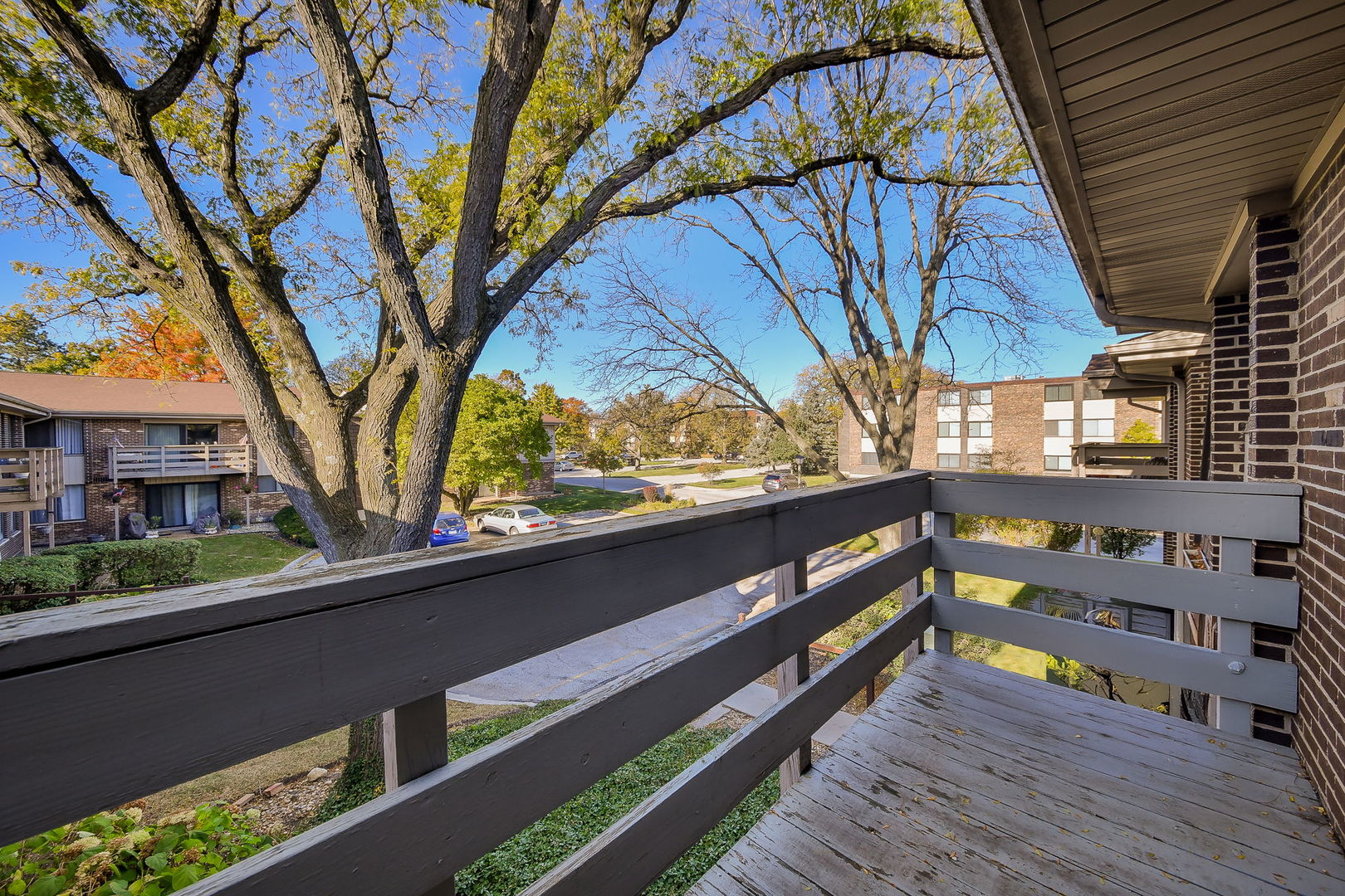 478 Raintree Court #2B, Glen Ellyn, IL 60137