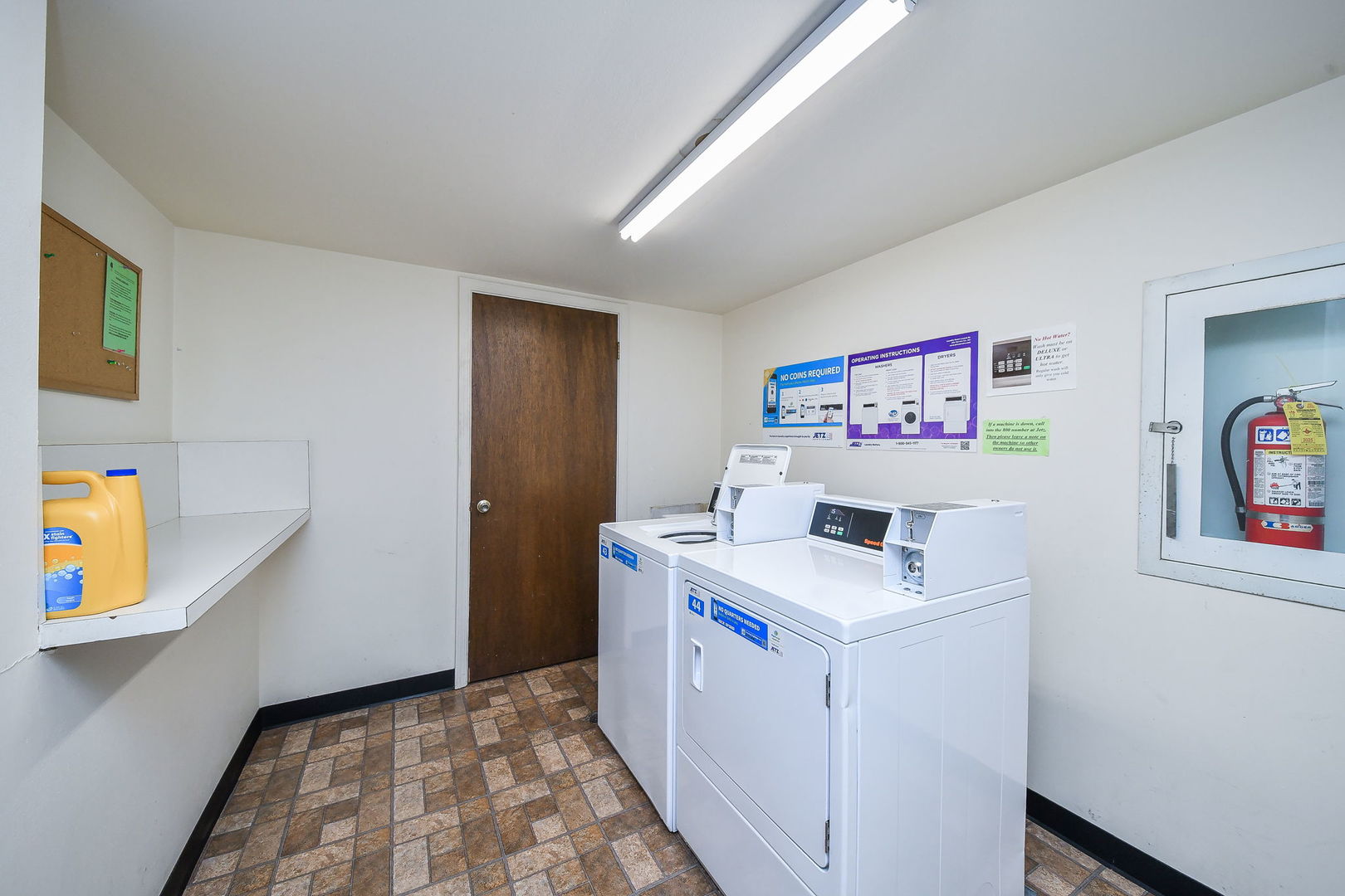 478 Raintree Court #2B, Glen Ellyn, IL 60137