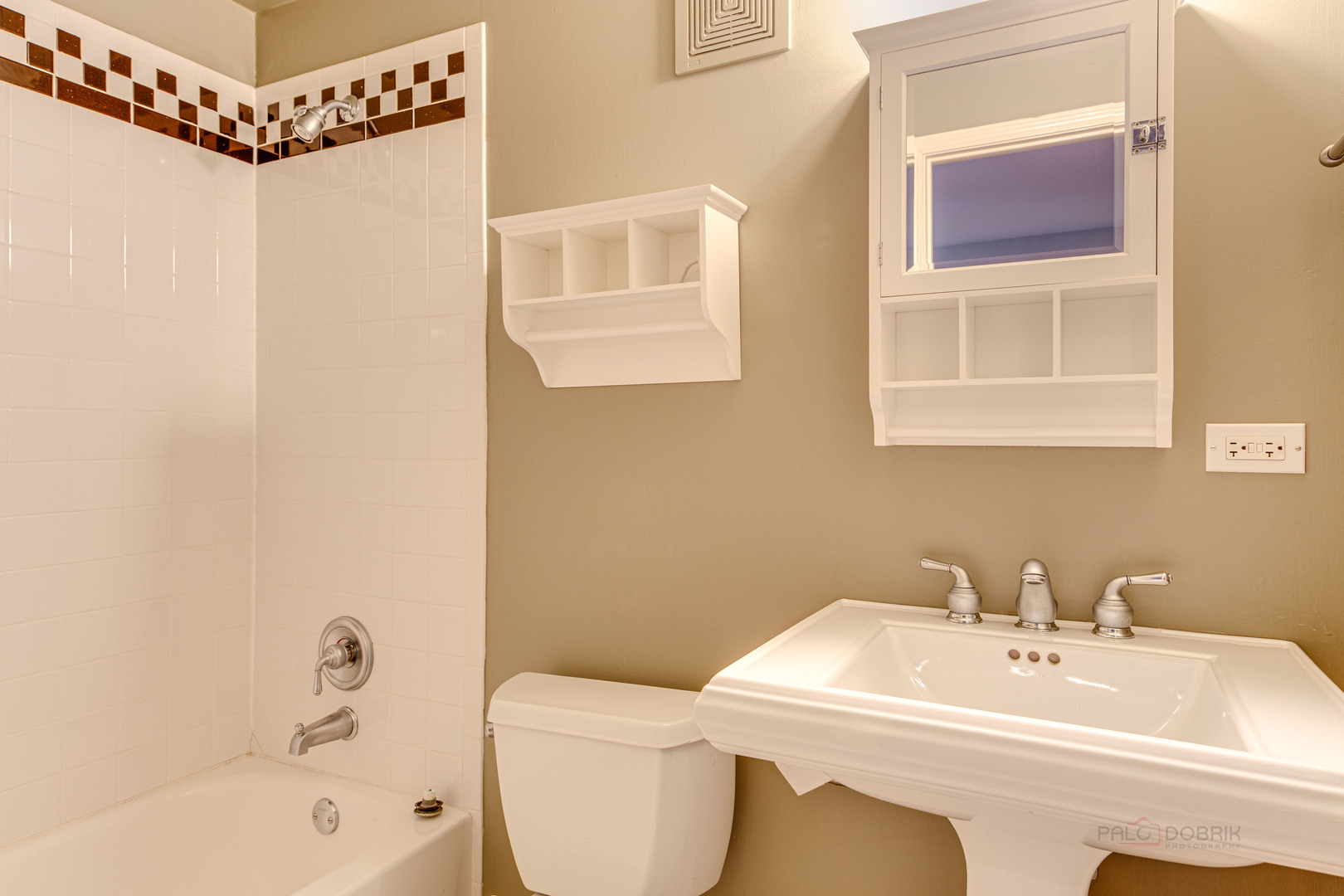 210 Leonard Wood #101, Highland Park, IL 60035