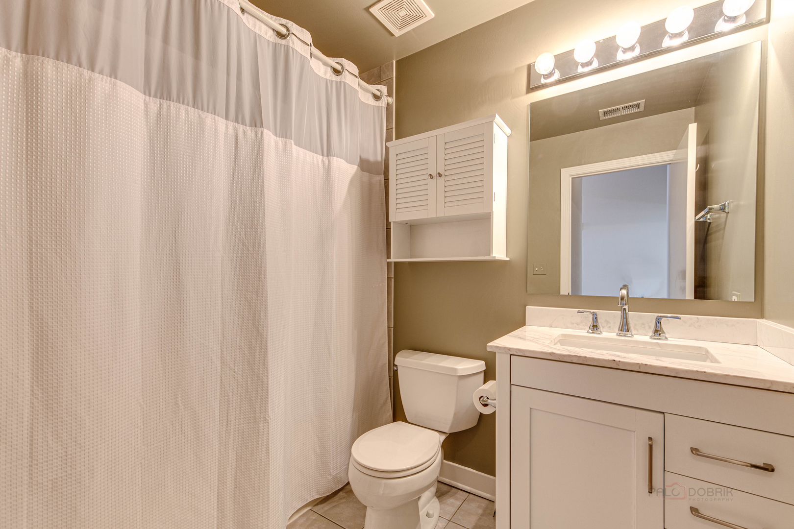 210 Leonard Wood #101, Highland Park, IL 60035