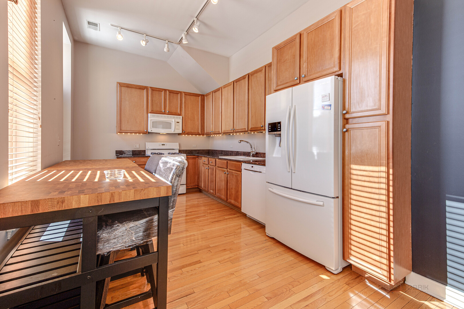 210 Leonard Wood #101, Highland Park, IL 60035