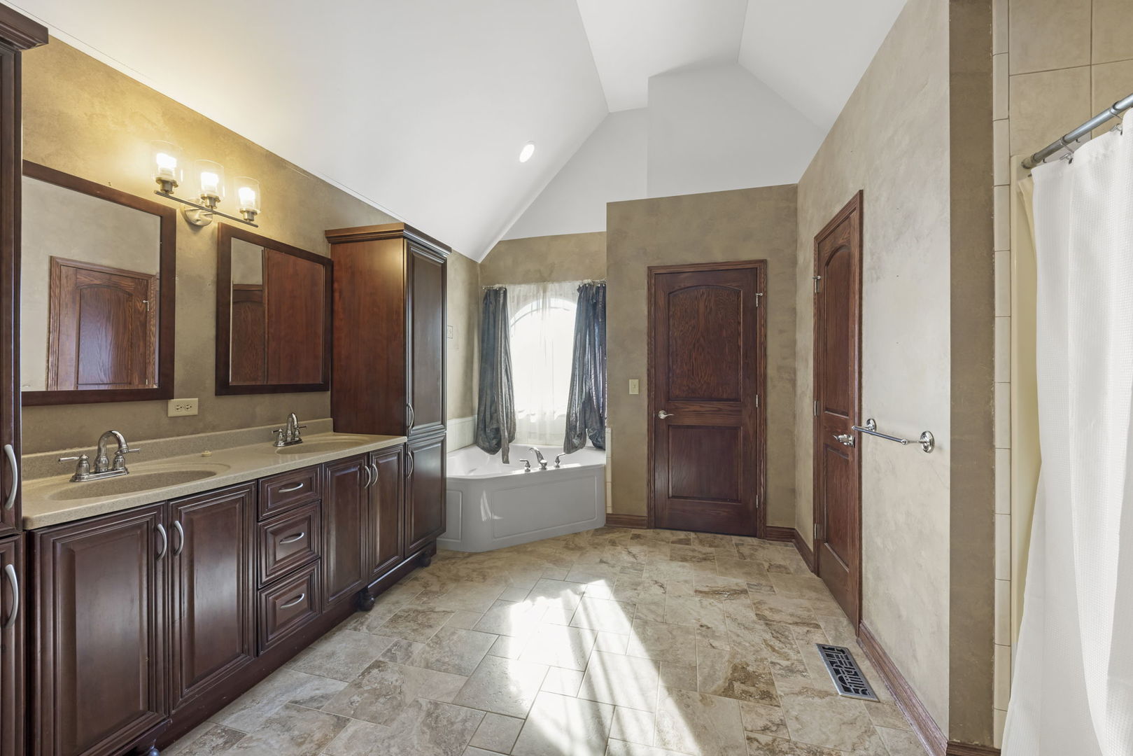 1375 Lakeside Lane, Morris, IL 60450