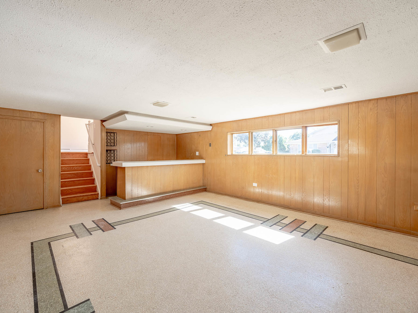 2858 Kensington Avenue, Westchester, IL 60154