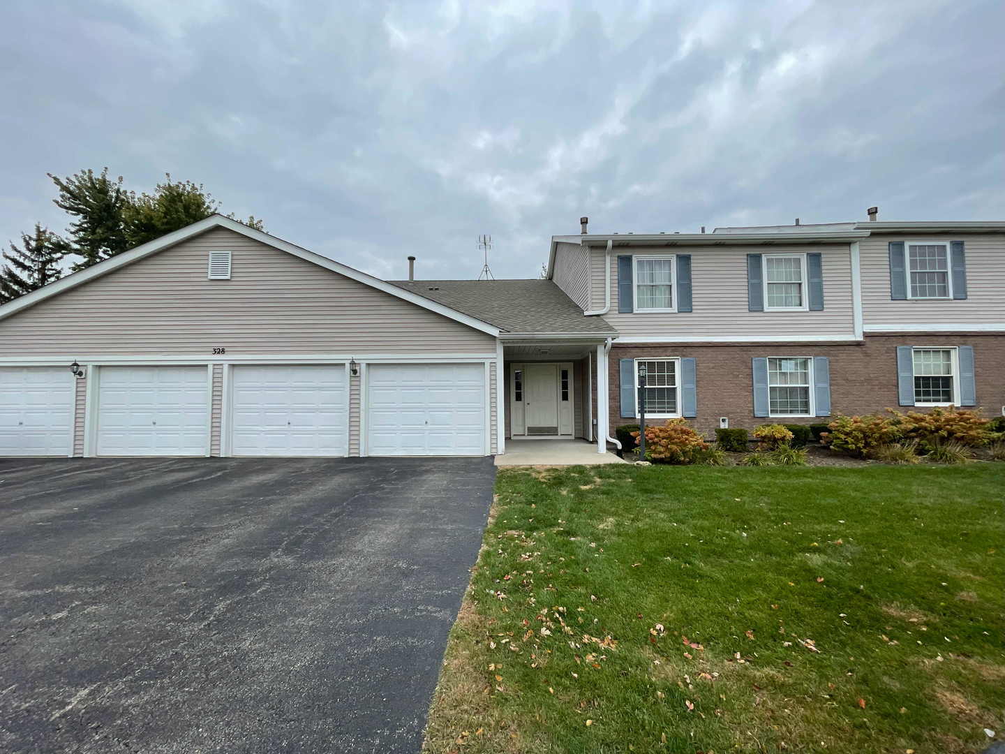 328 Mulberry Court #A2, Bartlett, IL 60103