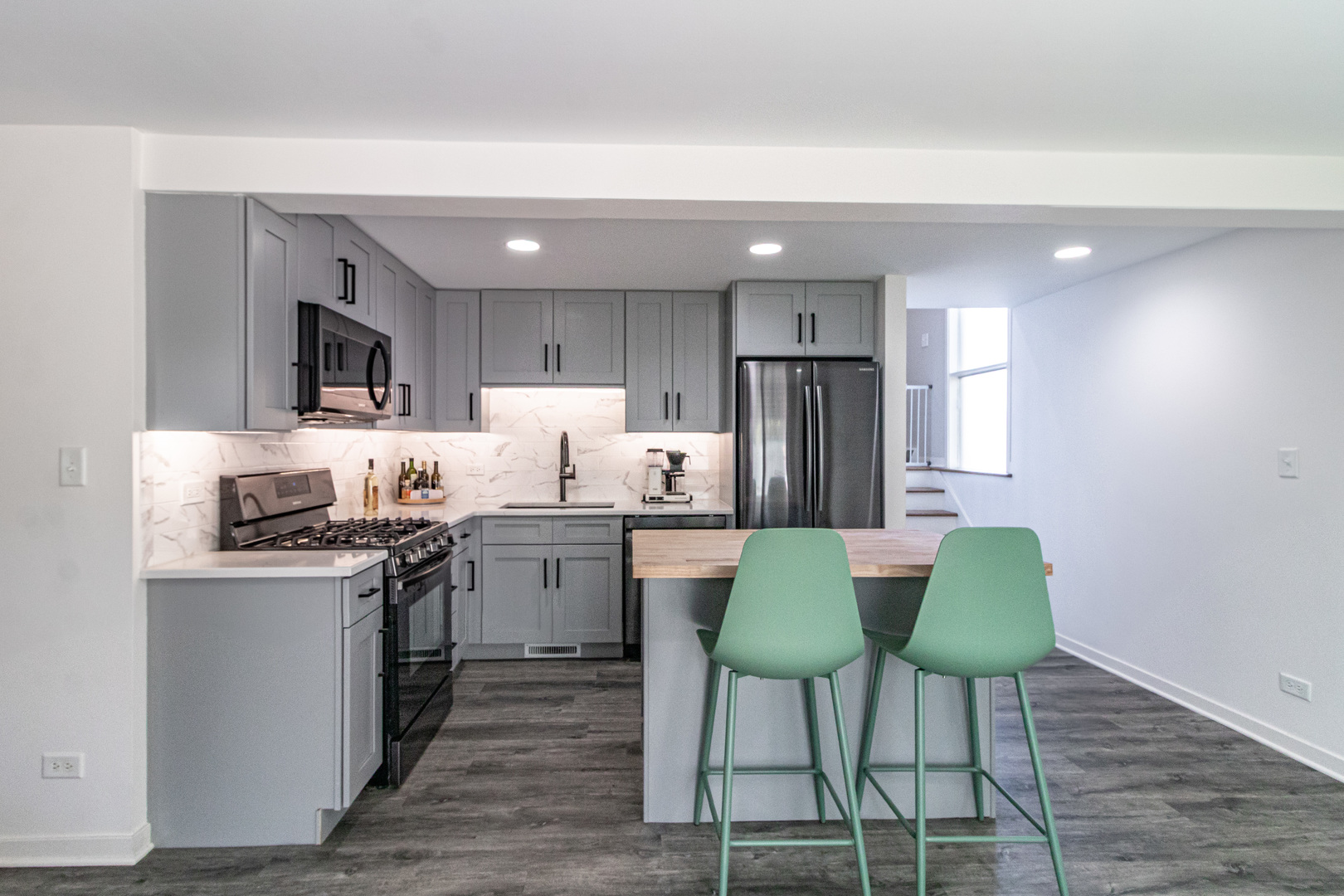 922 N Milwaukee Avenue #A, Libertyville, IL 60048