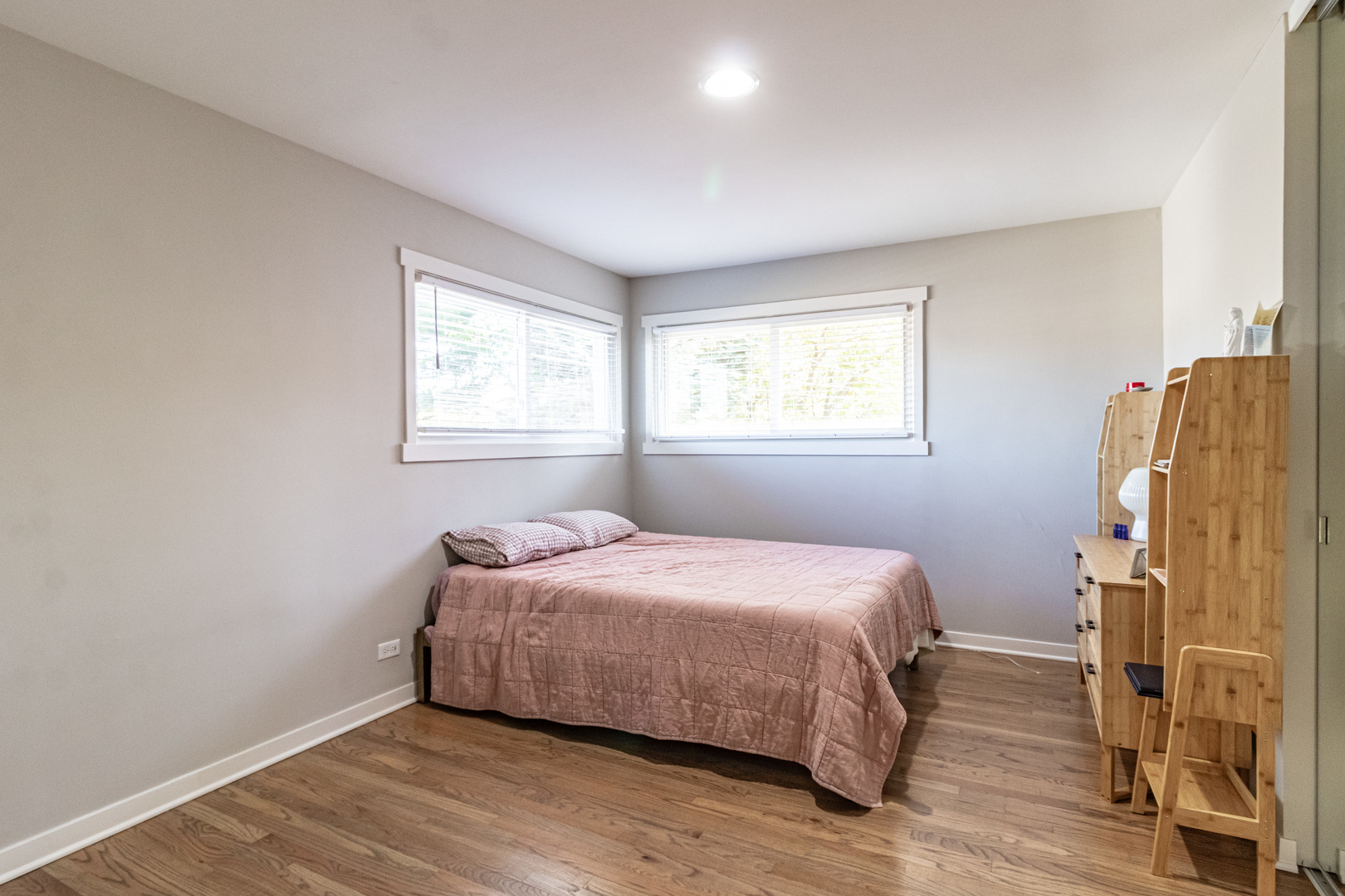 922 N Milwaukee Avenue #A, Libertyville, IL 60048