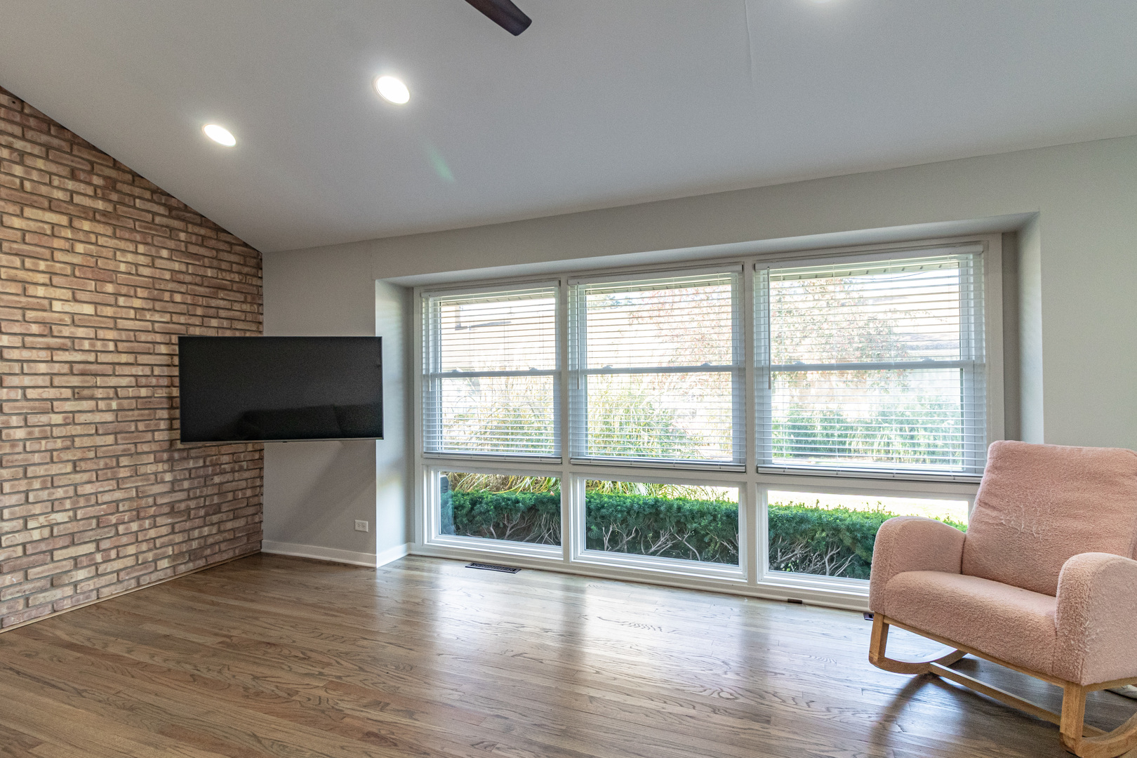 922 N Milwaukee Avenue #A, Libertyville, IL 60048