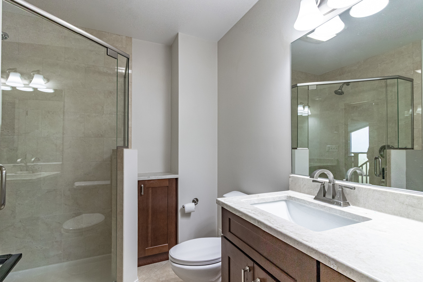 922 N Milwaukee Avenue #A, Libertyville, IL 60048