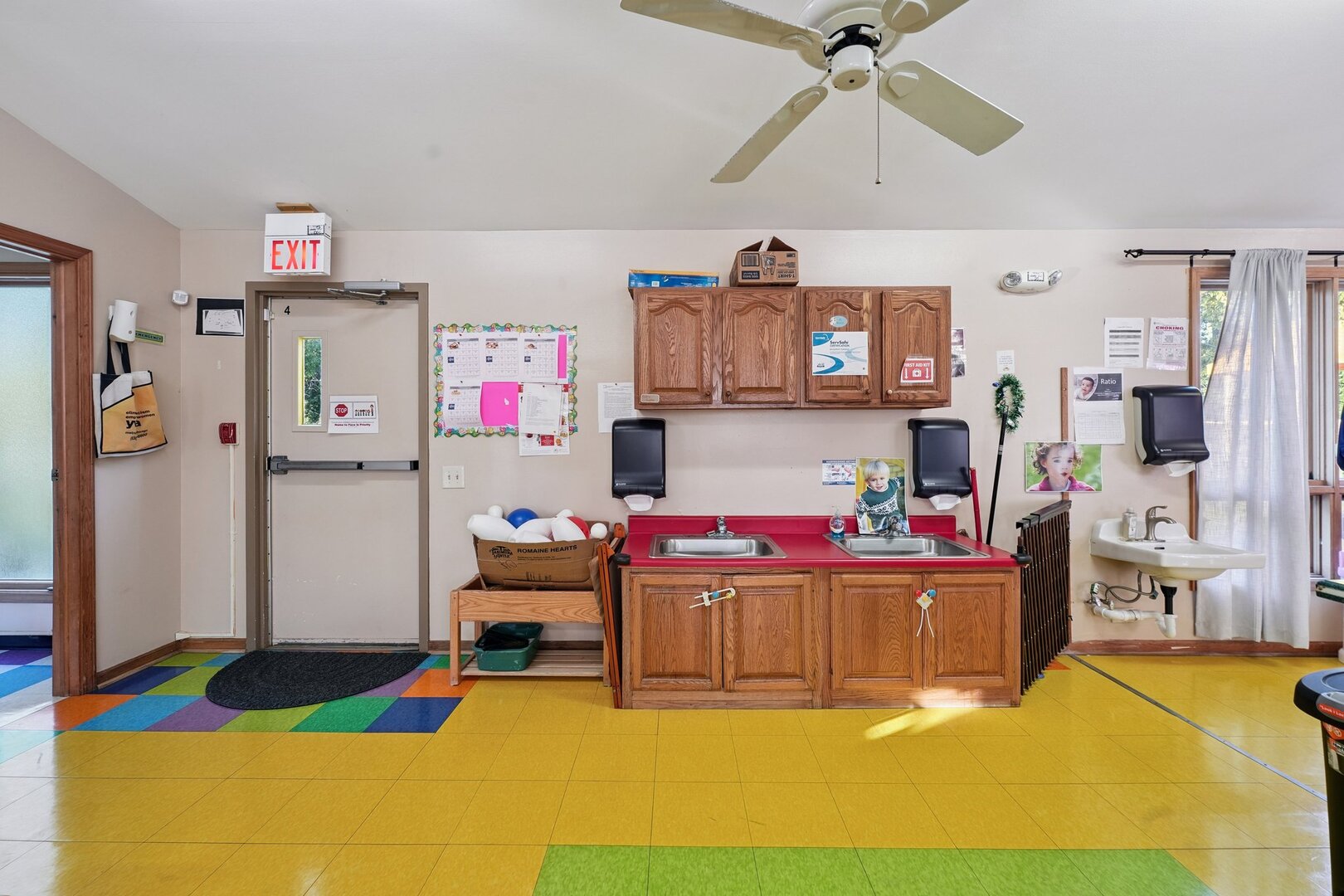 1S221 Summit Avenue, Oakbrook Terrace, IL 60181