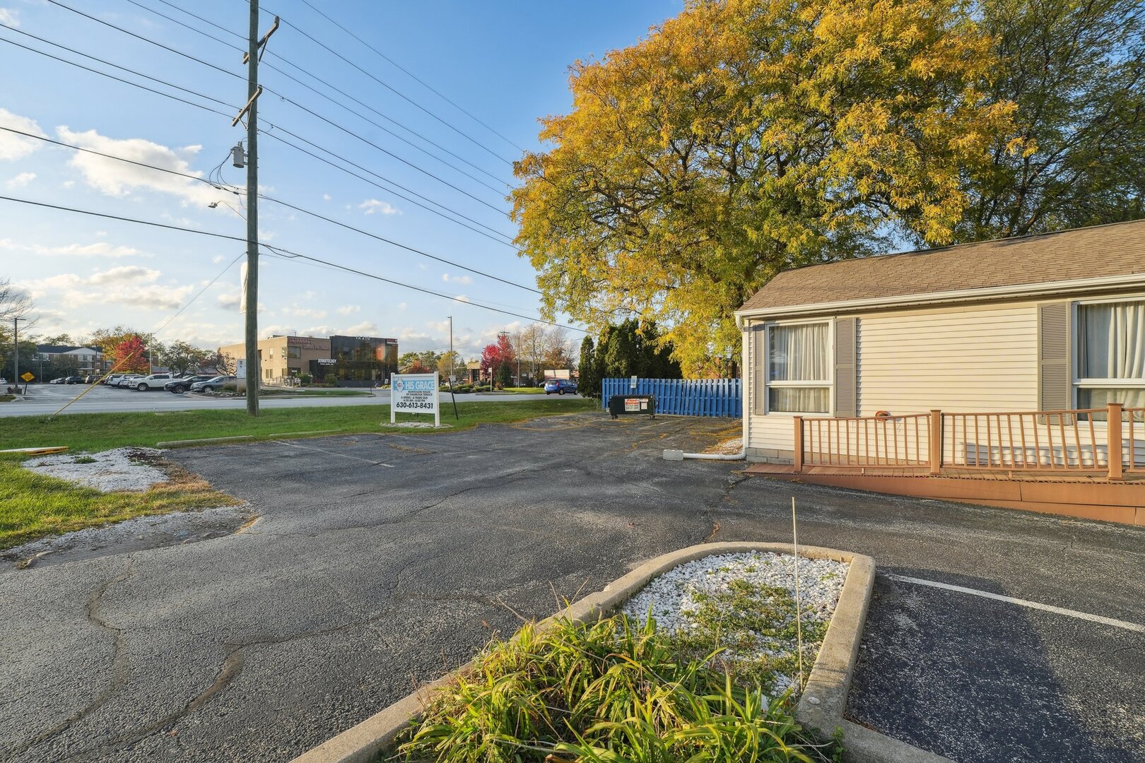 1S221 Summit Avenue, Oakbrook Terrace, IL 60181