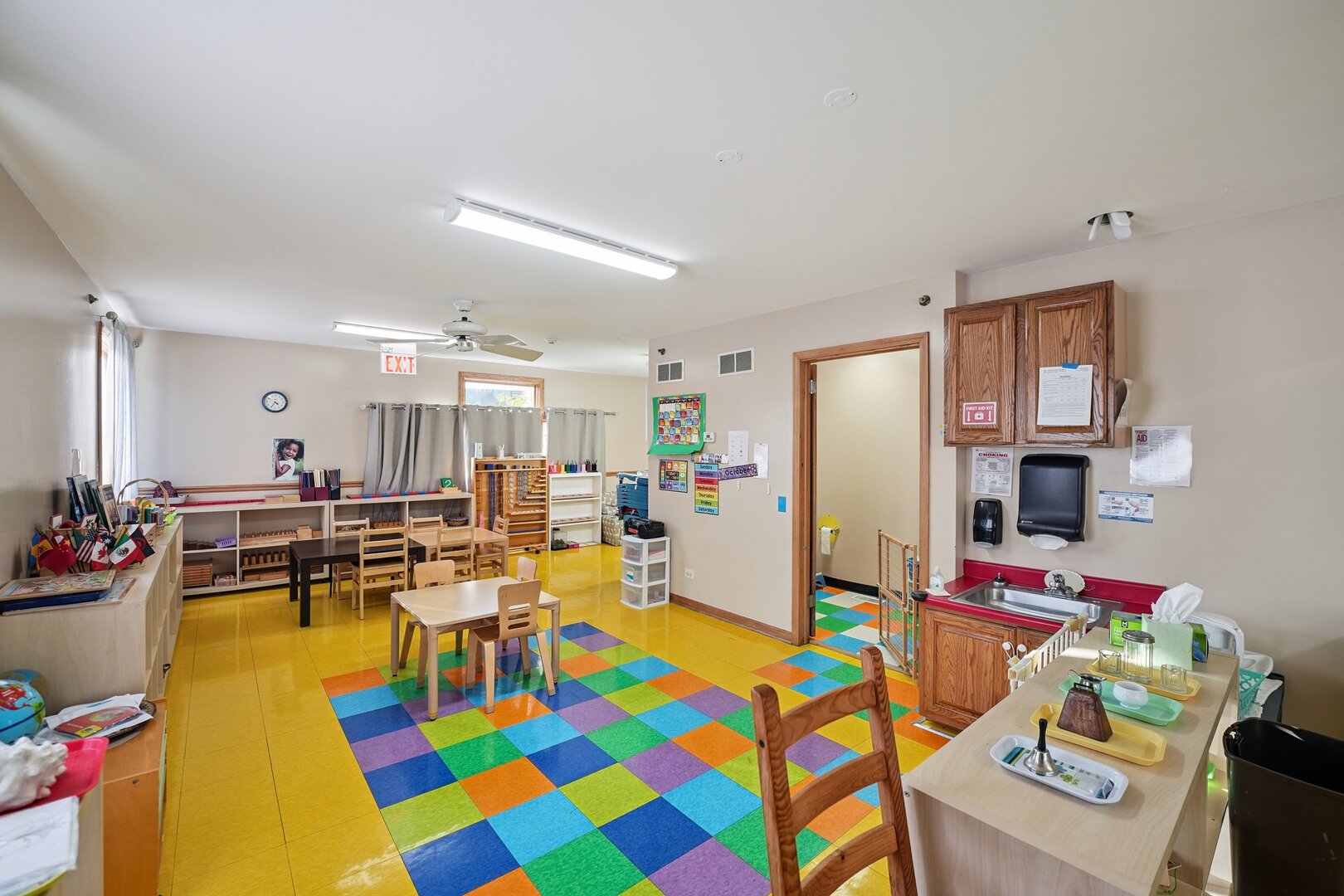 1S221 Summit Avenue, Oakbrook Terrace, IL 60181