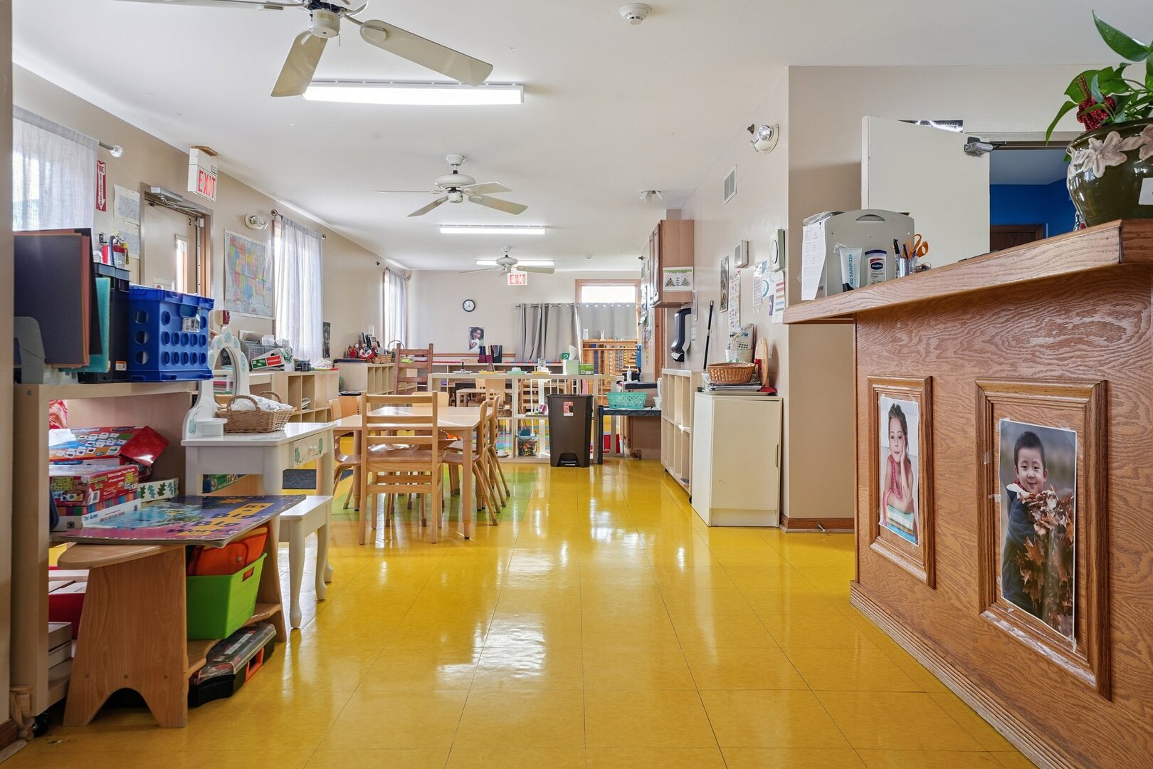 1S221 Summit Avenue, Oakbrook Terrace, IL 60181