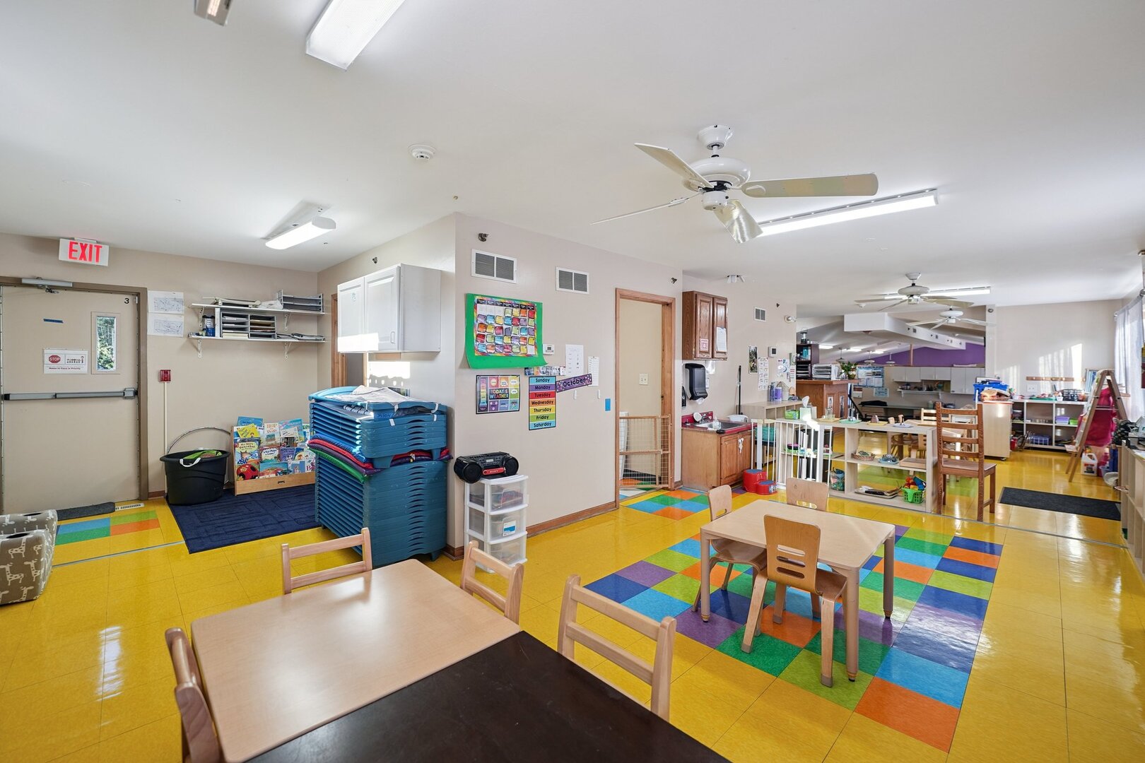 1S221 Summit Avenue, Oakbrook Terrace, IL 60181