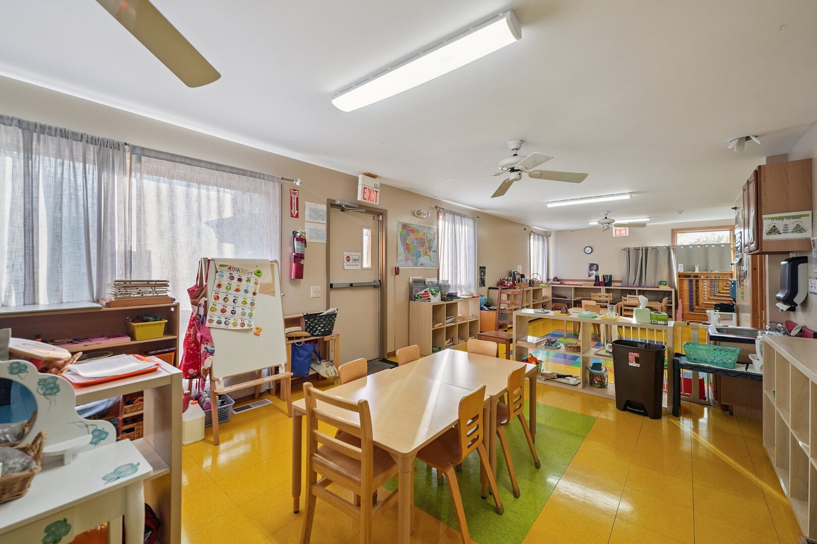 1S221 Summit Avenue, Oakbrook Terrace, IL 60181