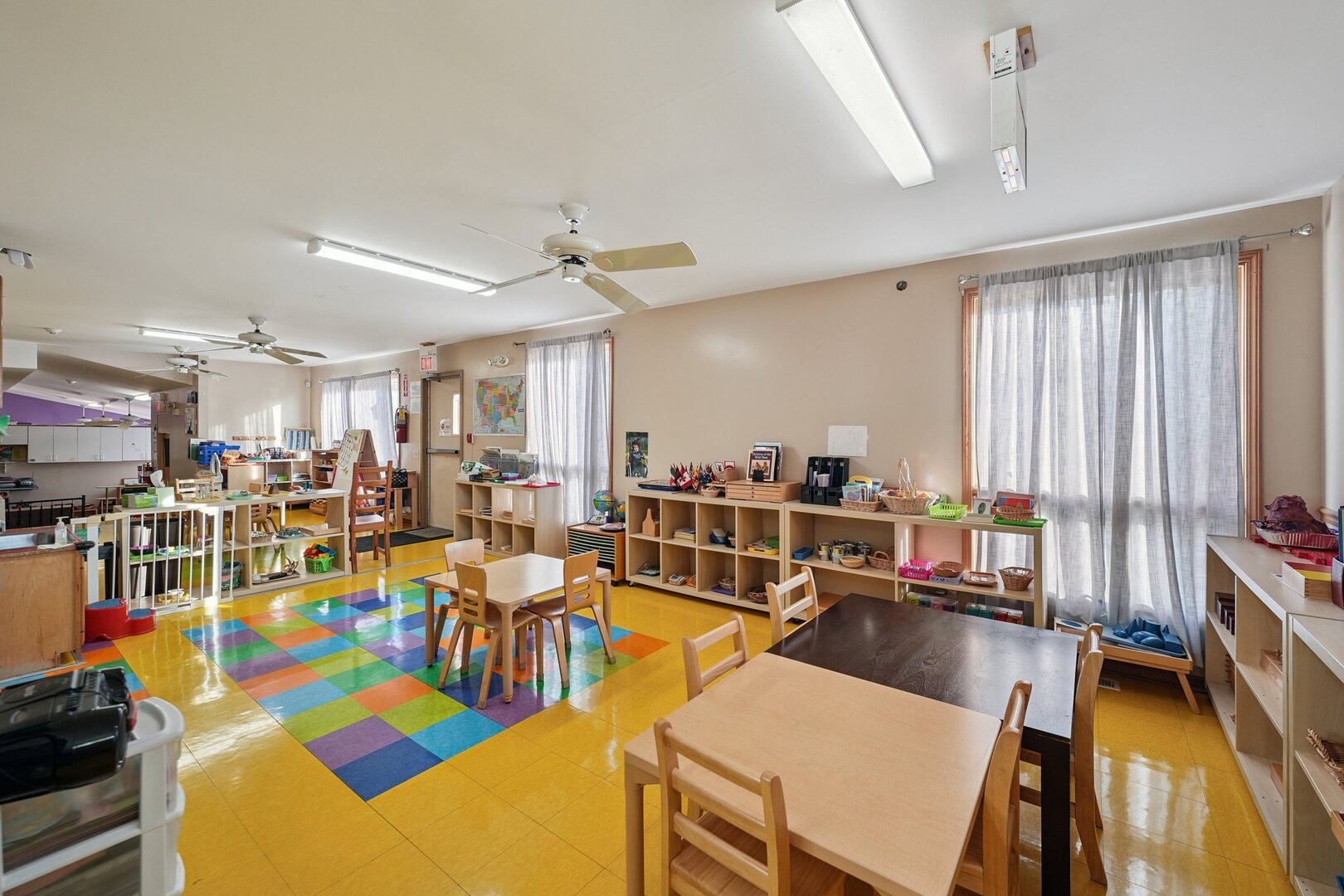 1S221 Summit Avenue, Oakbrook Terrace, IL 60181