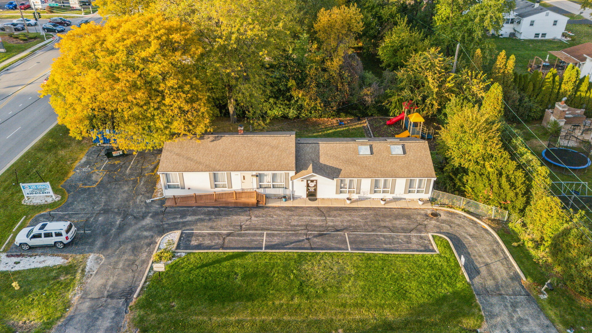 1S221 Summit Avenue, Oakbrook Terrace, IL 60181