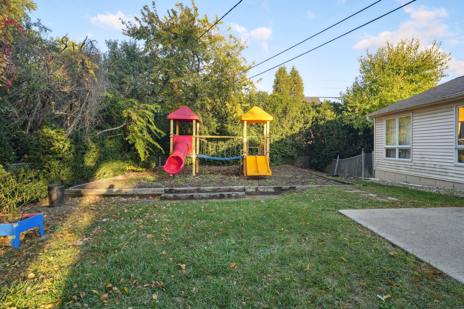 1S221 Summit Avenue, Oakbrook Terrace, IL 60181