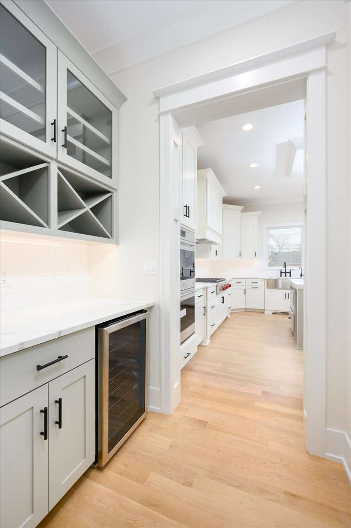 570 S Parkside Avenue, Elmhurst, IL 60126