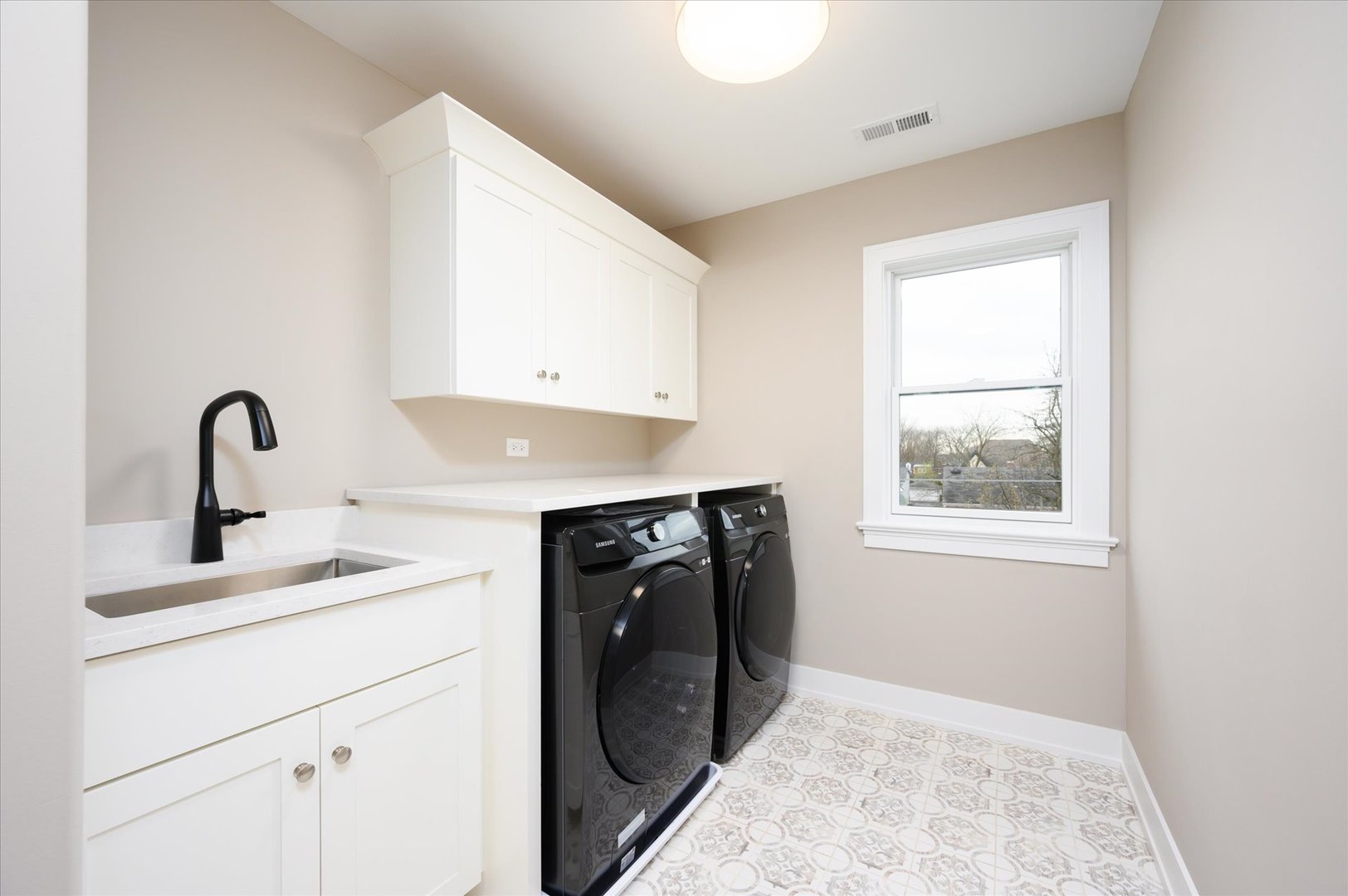 570 S Parkside Avenue, Elmhurst, IL 60126