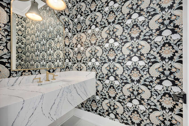 570 S Parkside Avenue, Elmhurst, IL 60126