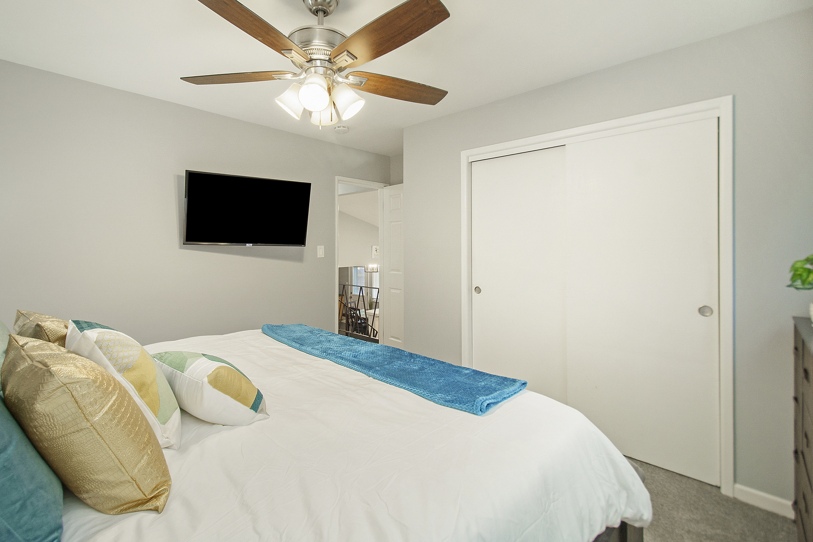 63 S Main Street, Glen Ellyn, IL 60137