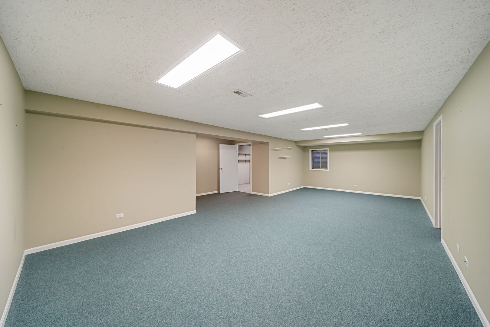 701 N Victoria Drive, Palatine, IL 60074