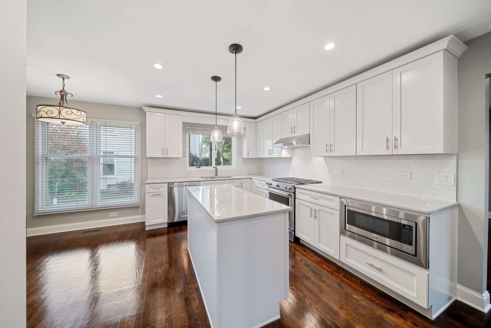 701 N Victoria Drive, Palatine, IL 60074