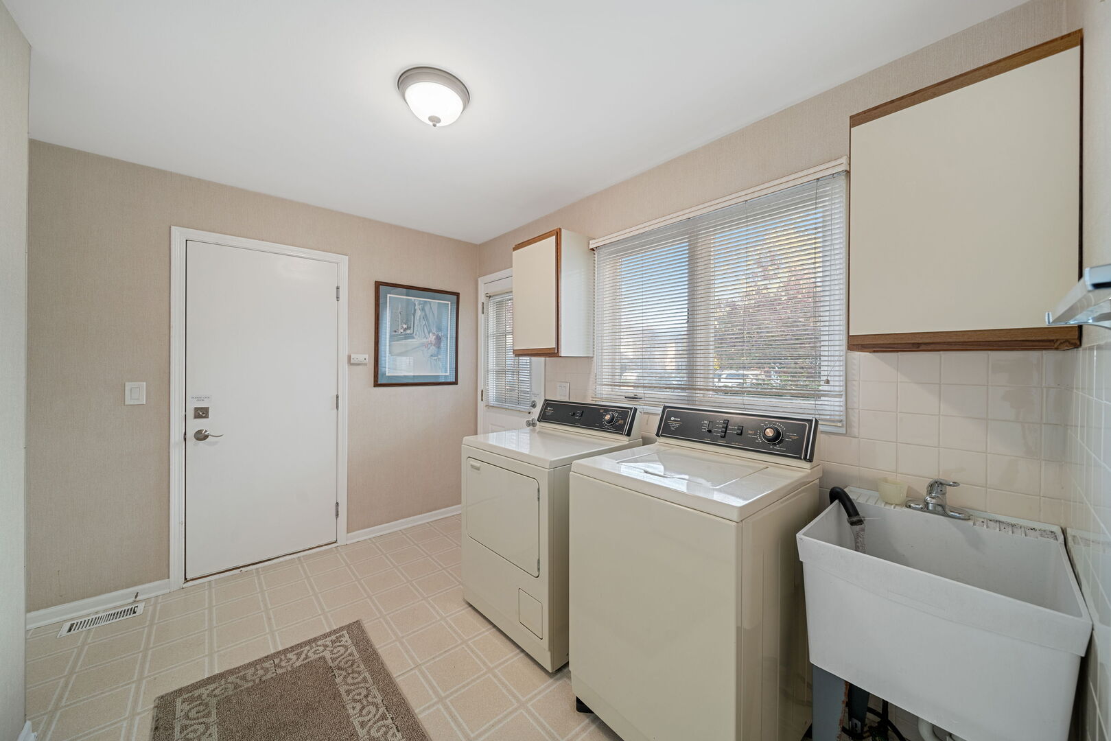 701 N Victoria Drive, Palatine, IL 60074