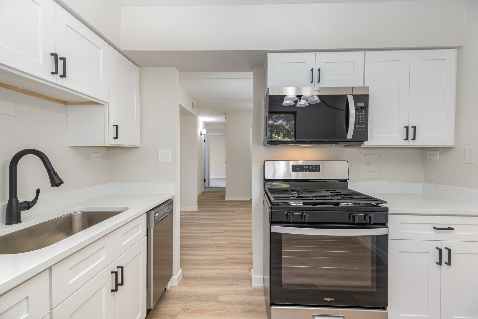 841 N York Road #101, Elmhurst, IL 60126