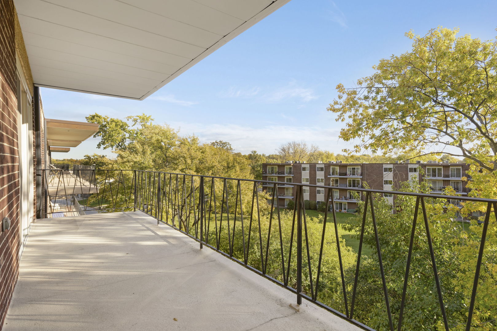 5300 Walnut Avenue #18E, Downers Grove, IL 60515