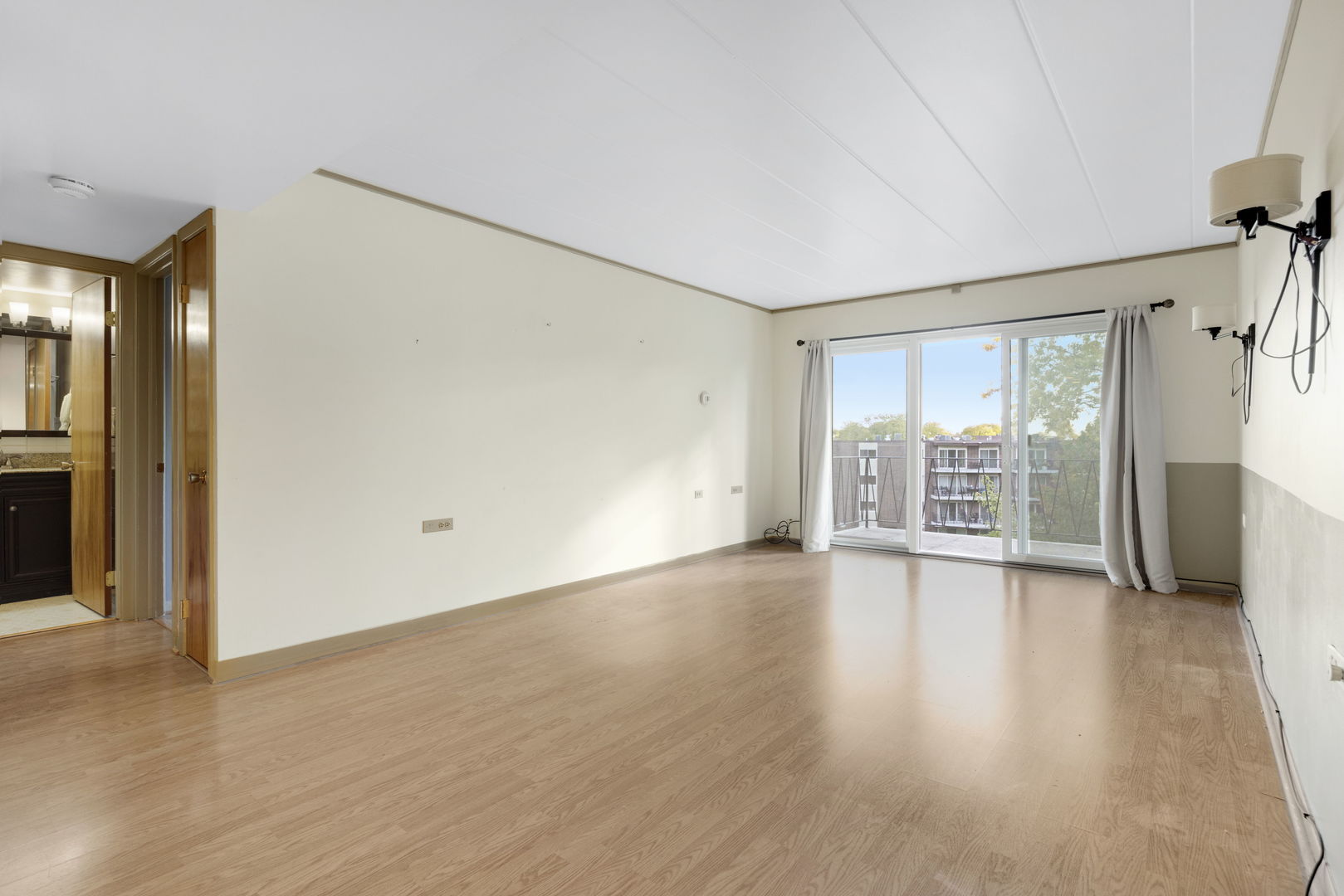 5300 Walnut Avenue #18E, Downers Grove, IL 60515