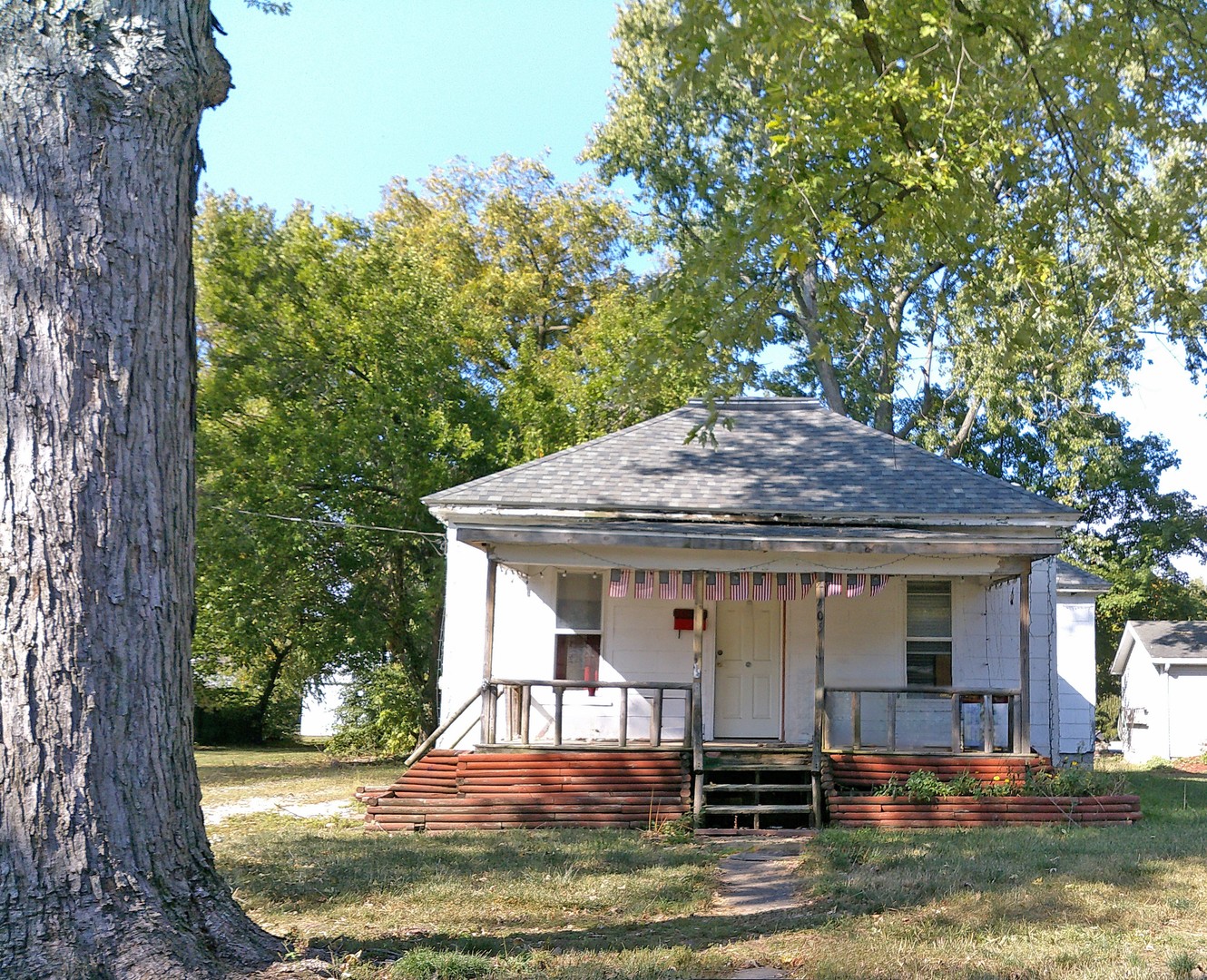 405 Maple Street, Pana, IL 62557