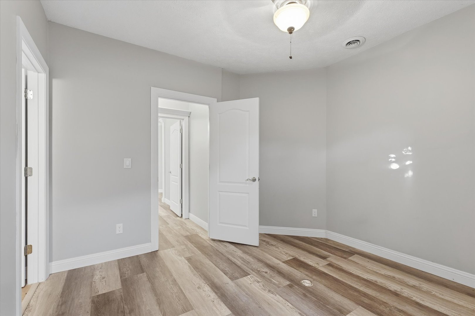 1 Windsong Way, Bloomington, IL 61704