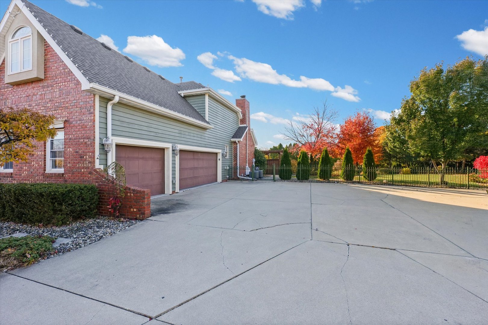 1 Windsong Way, Bloomington, IL 61704