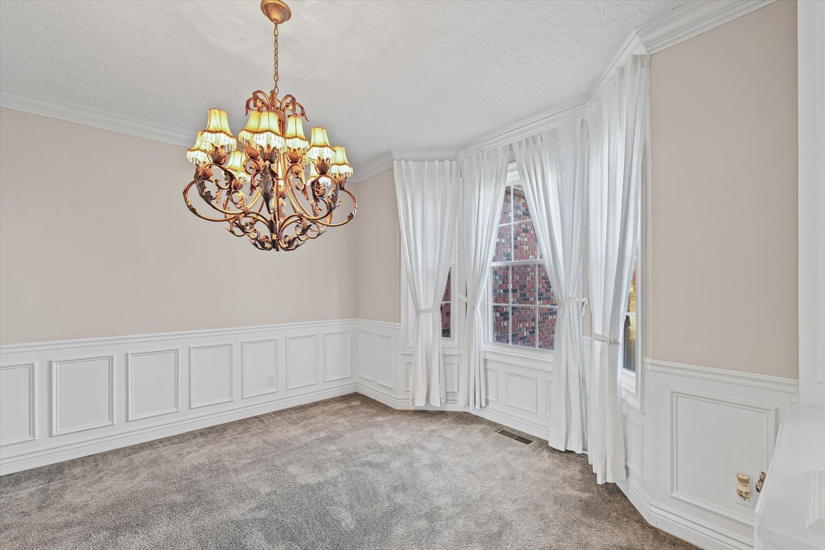 1 Windsong Way, Bloomington, IL 61704