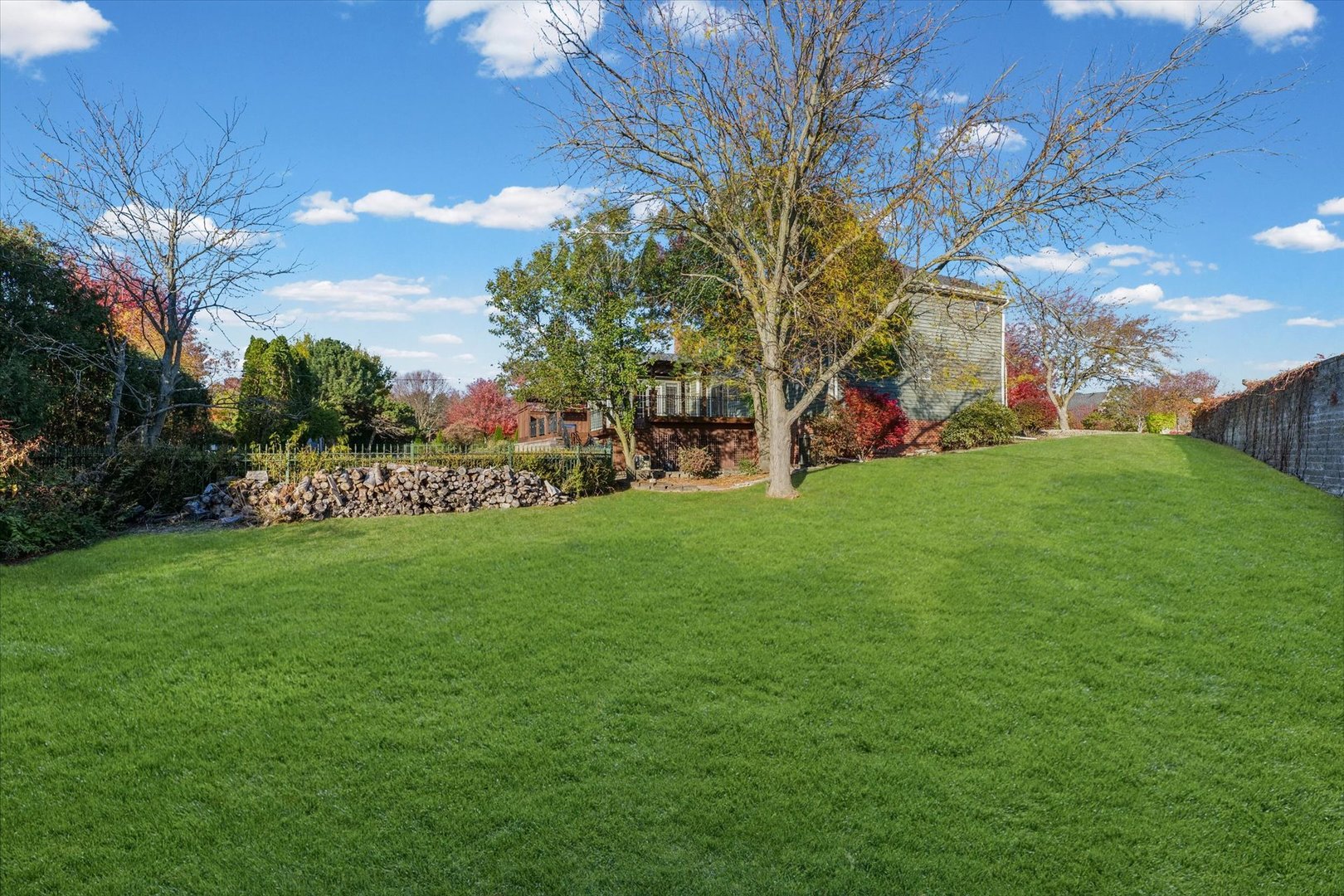 1 Windsong Way, Bloomington, IL 61704