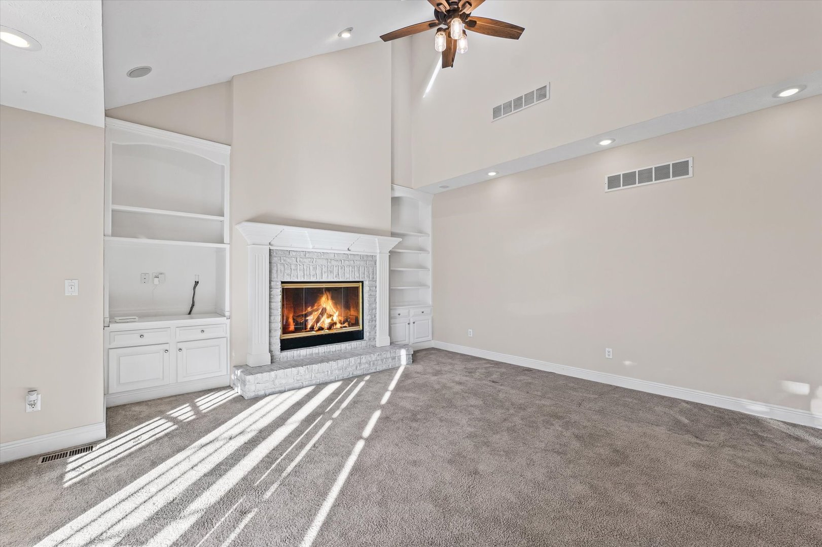 1 Windsong Way, Bloomington, IL 61704