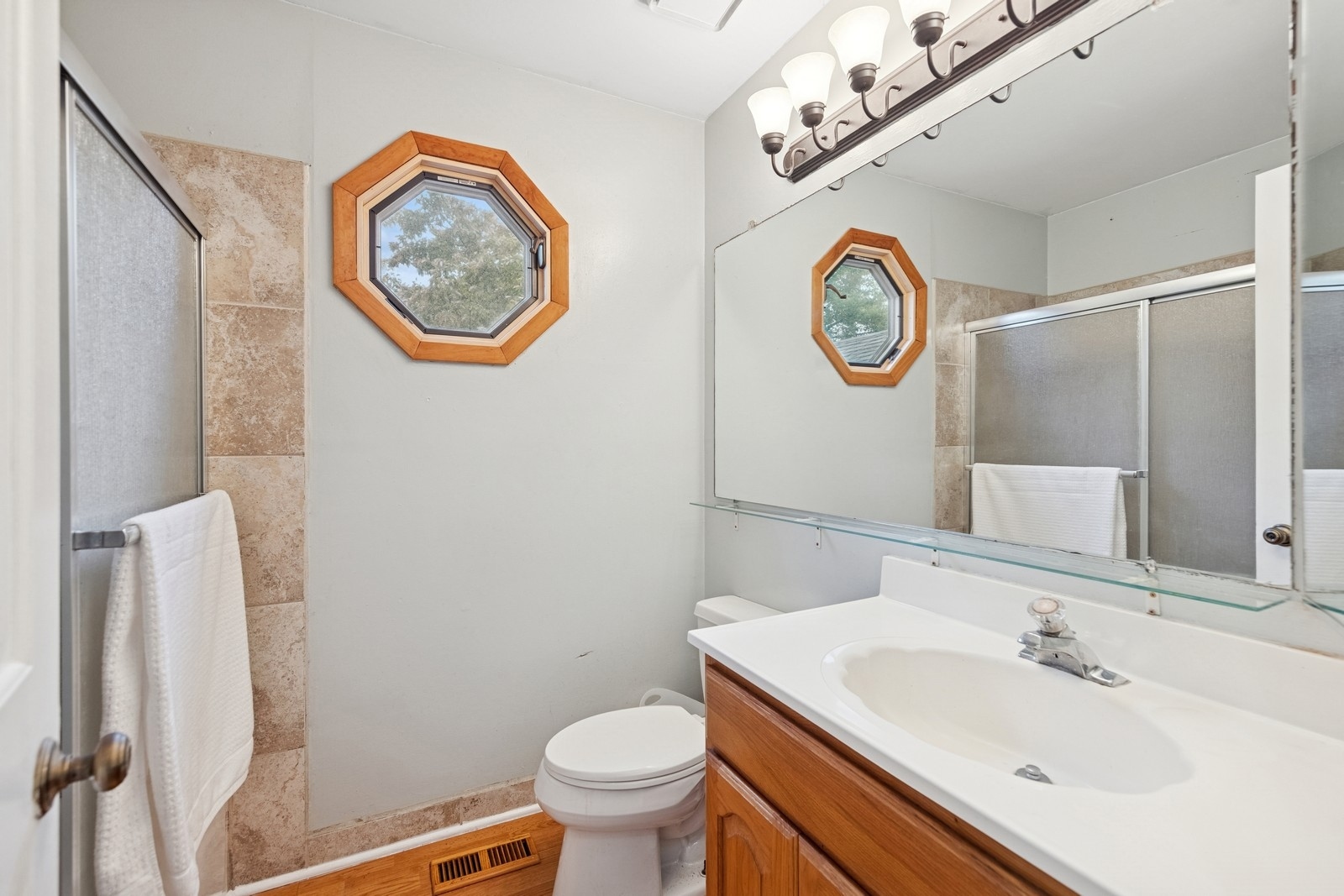 122 E Sherman Street, Bartlett, IL 60103