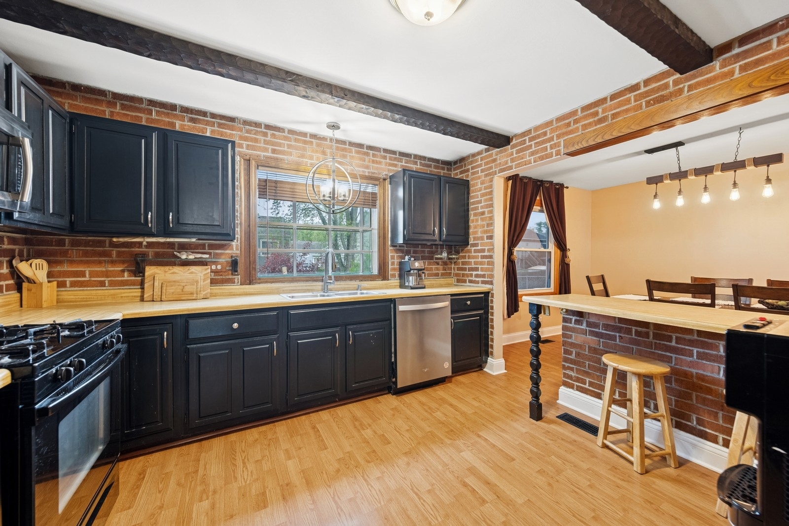 122 E Sherman Street, Bartlett, IL 60103