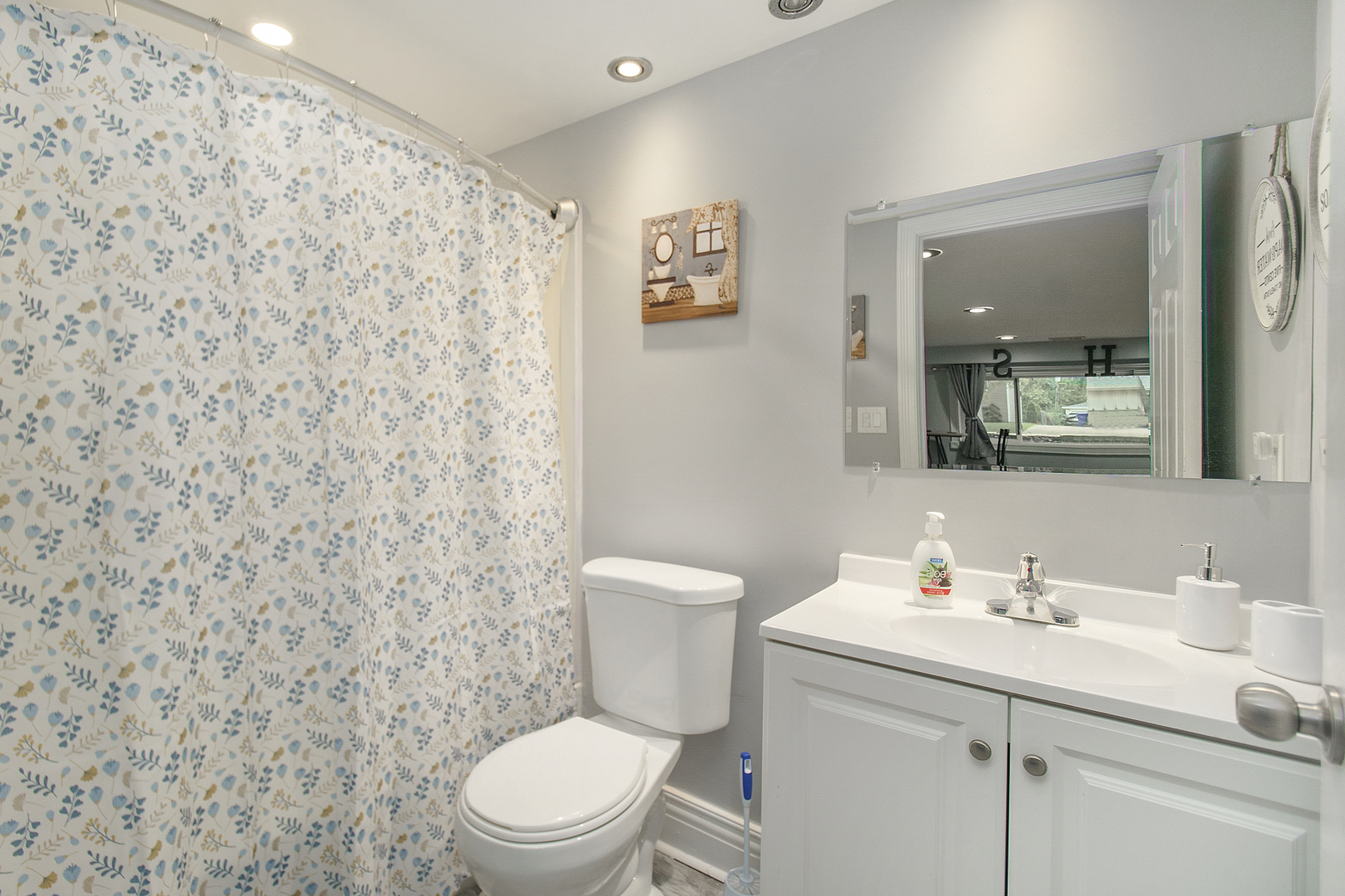 63 S Main Street, Glen Ellyn, IL 60137