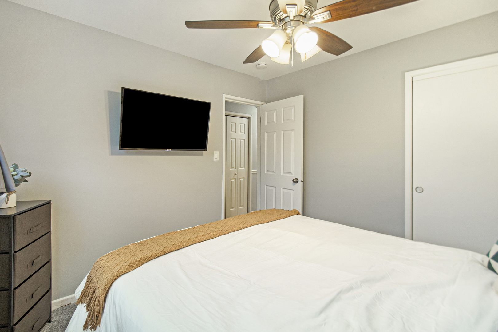 63 S Main Street, Glen Ellyn, IL 60137