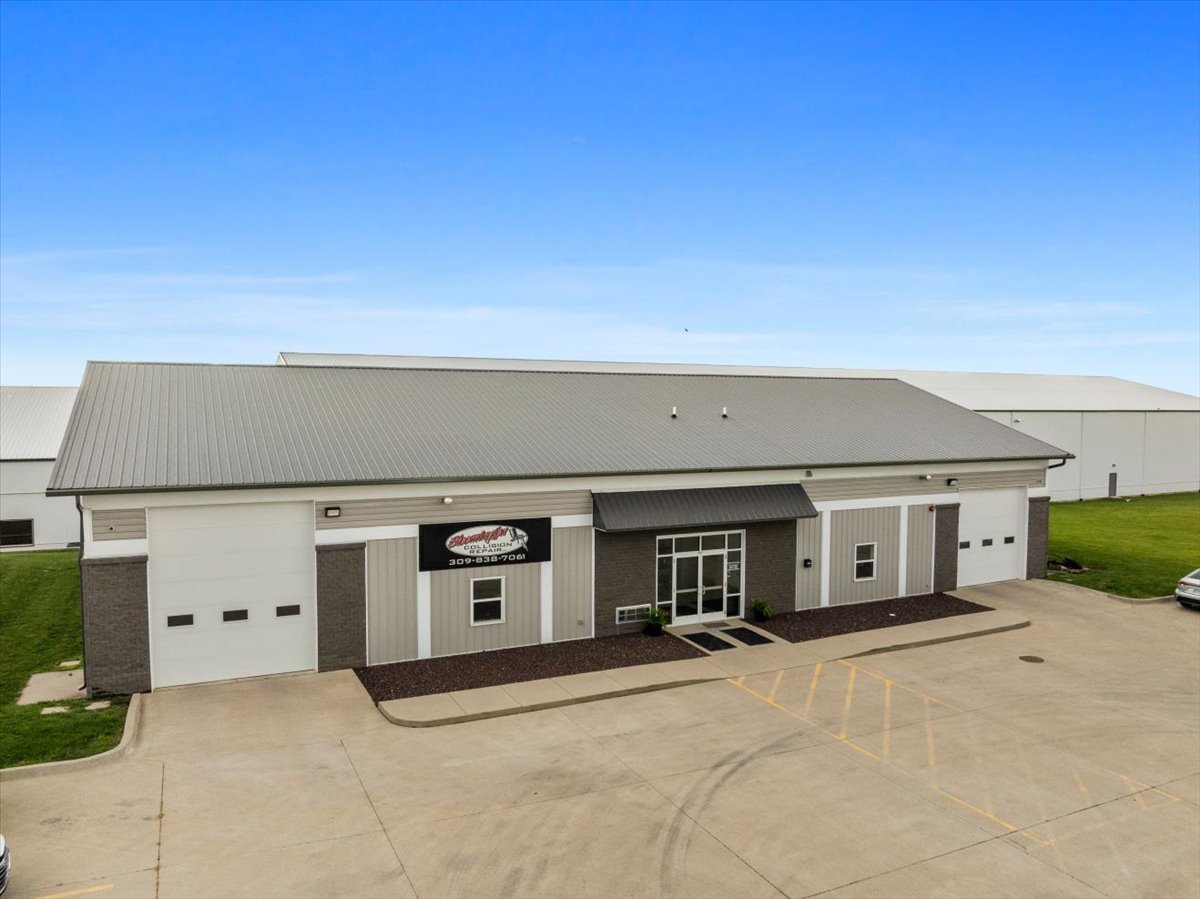 1 Audie Murphy Drive, Bloomington, IL 61704