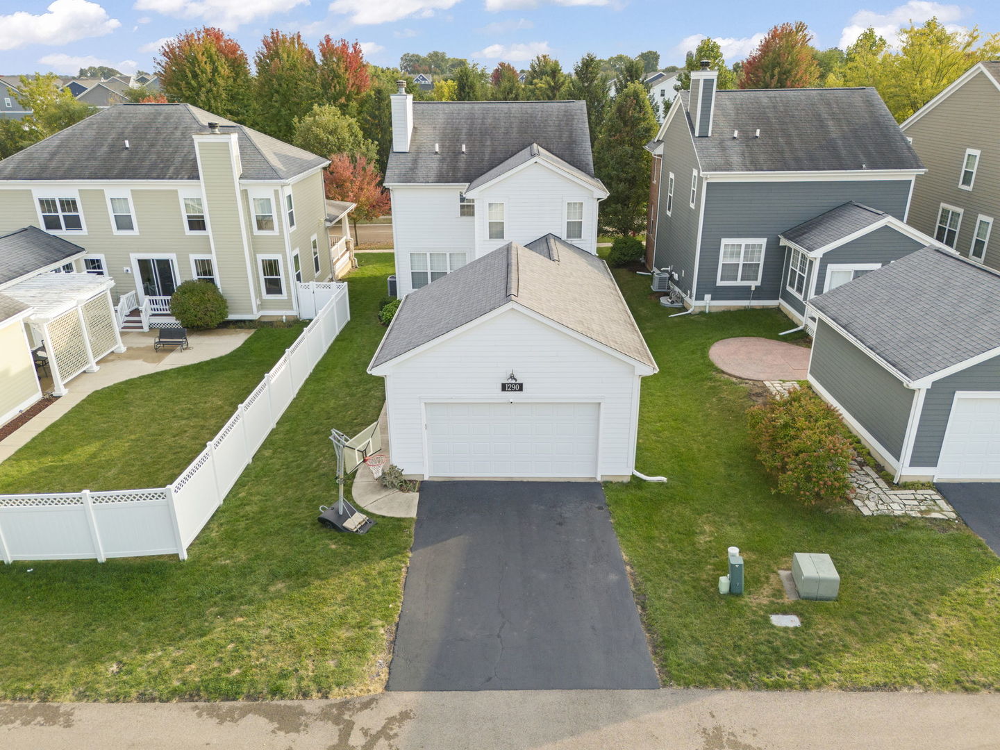 1290 Airs Avenue, Sugar Grove, IL 60554