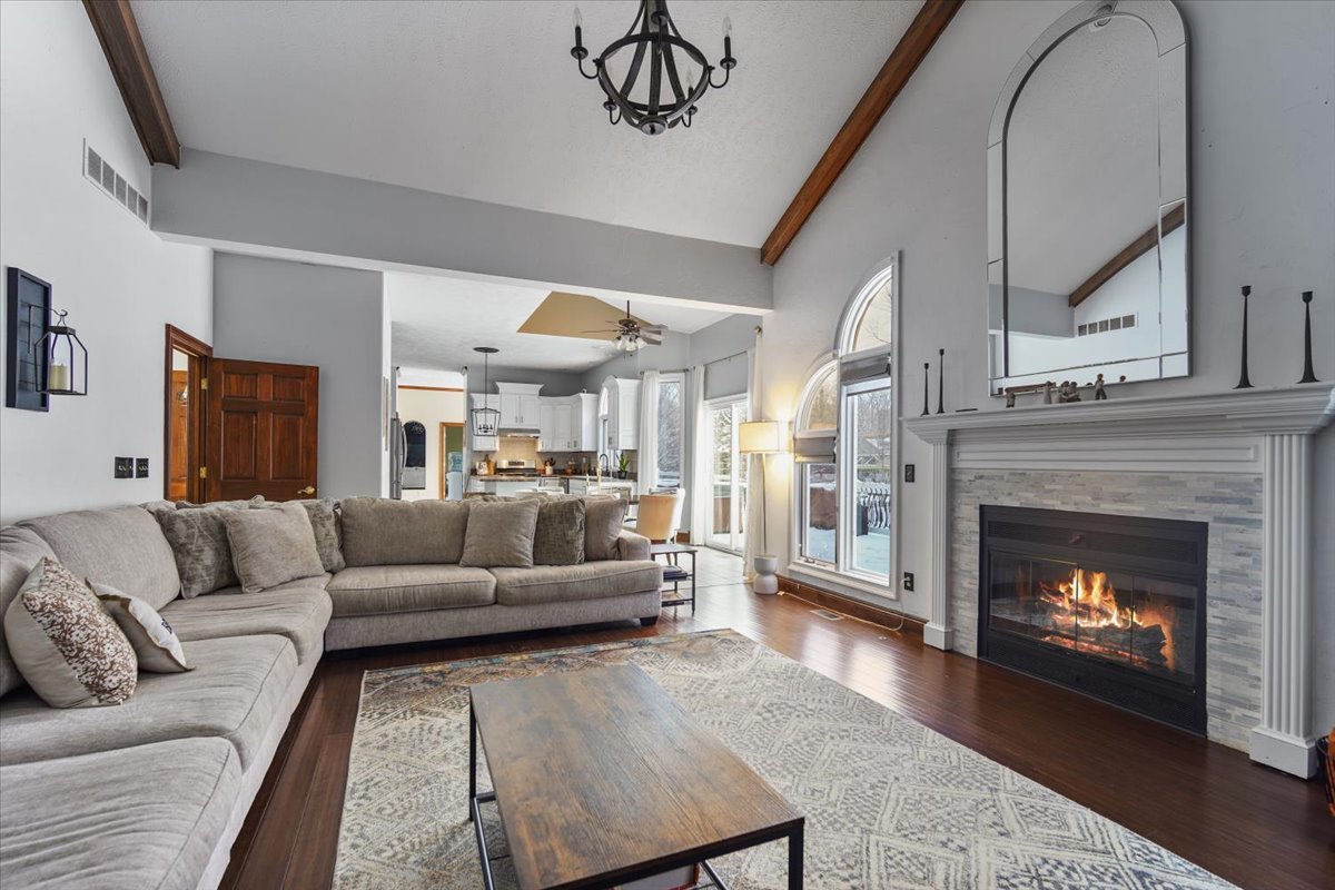 8 Stetson Drive, Bloomington, IL 61701