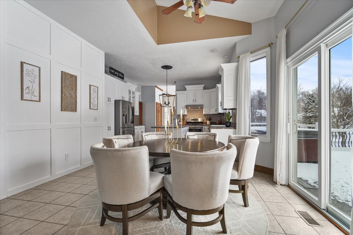 8 Stetson Drive, Bloomington, IL 61701