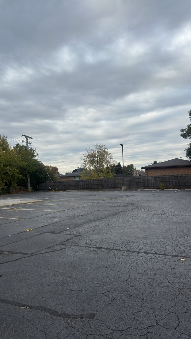 10296 S 78th Avenue #B, Palos Hills, IL 60465