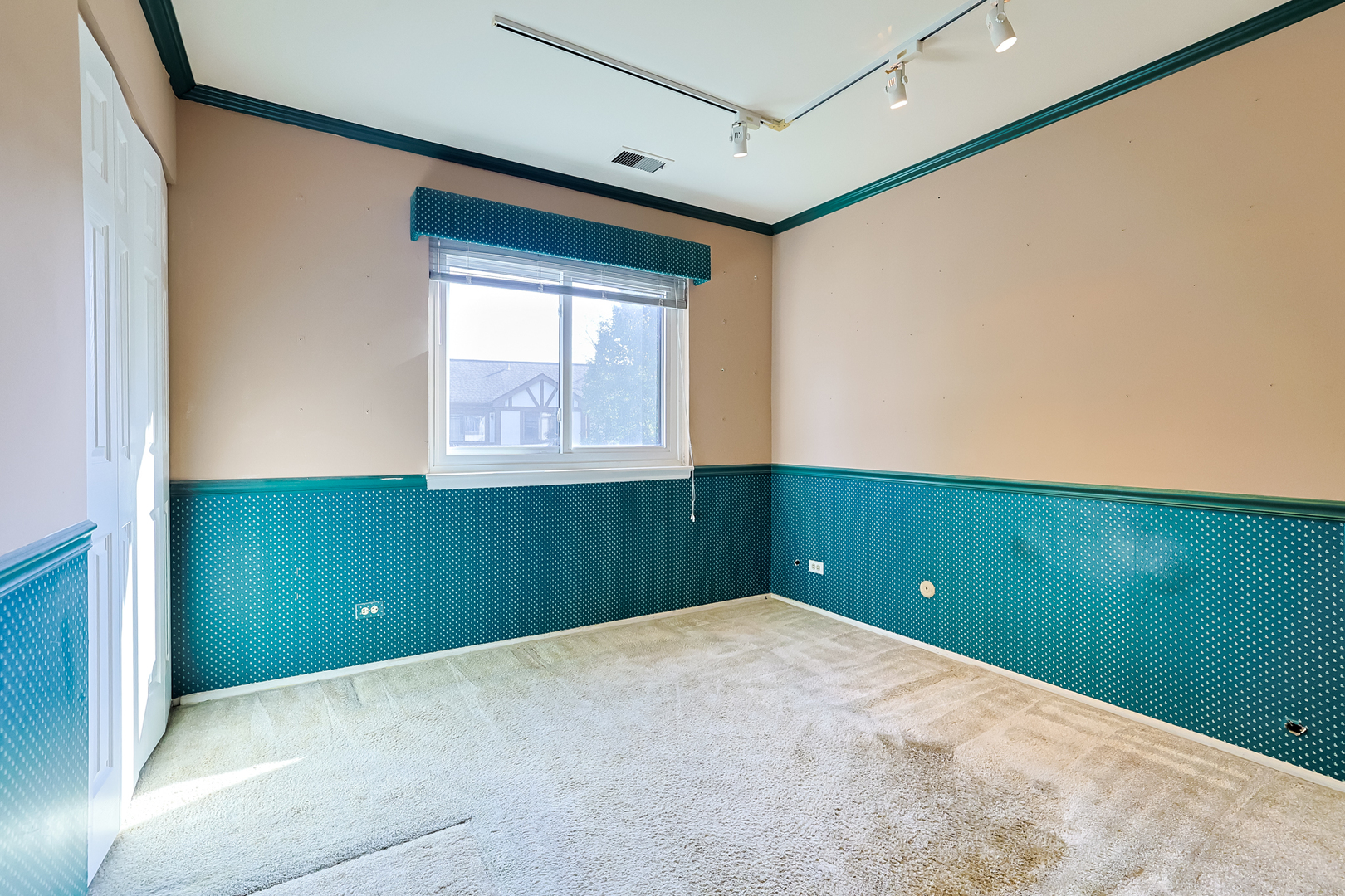 367 Greystone Court #A2, Schaumburg, IL 60193