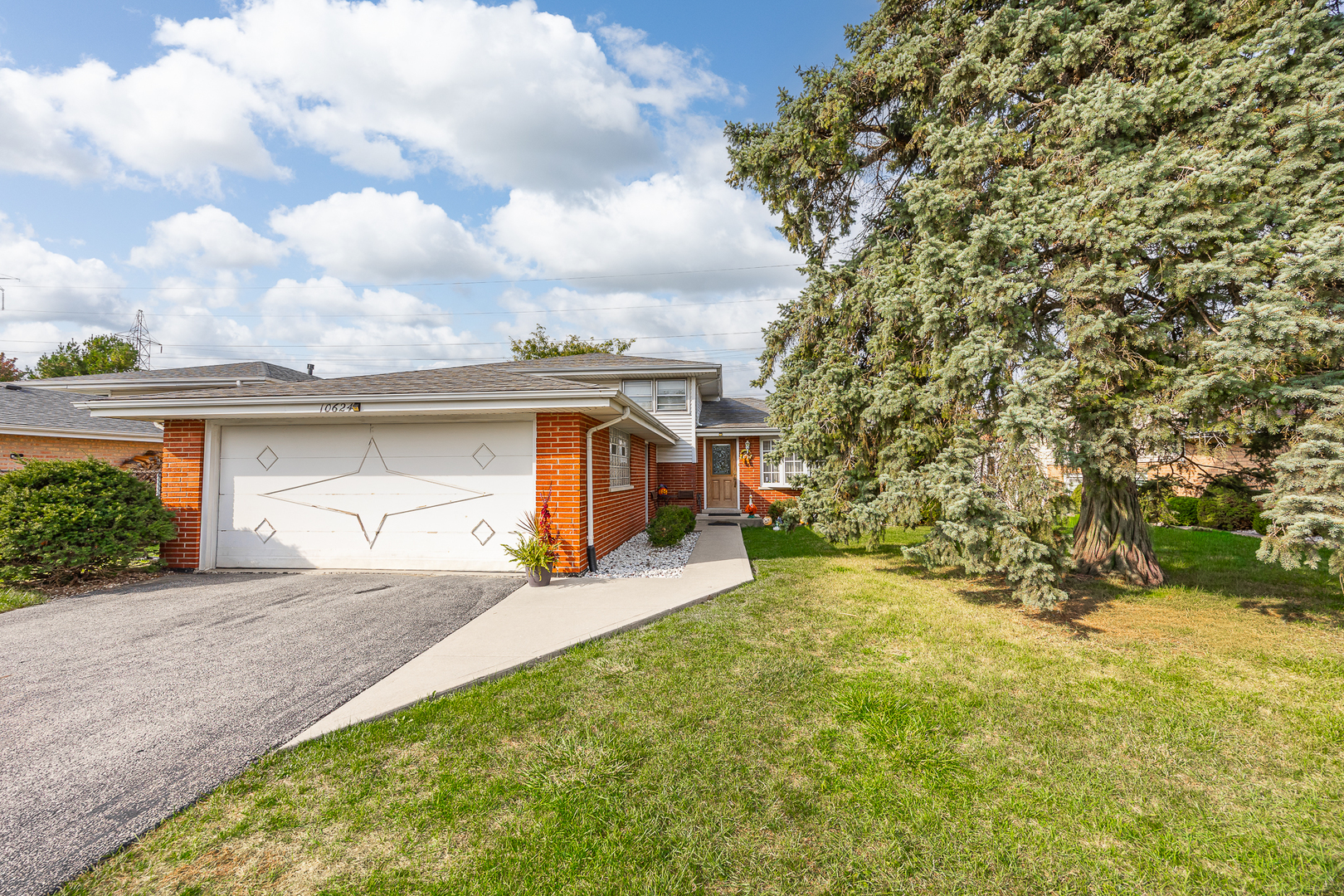 10624 S Michael Drive, Palos Hills, IL 60465