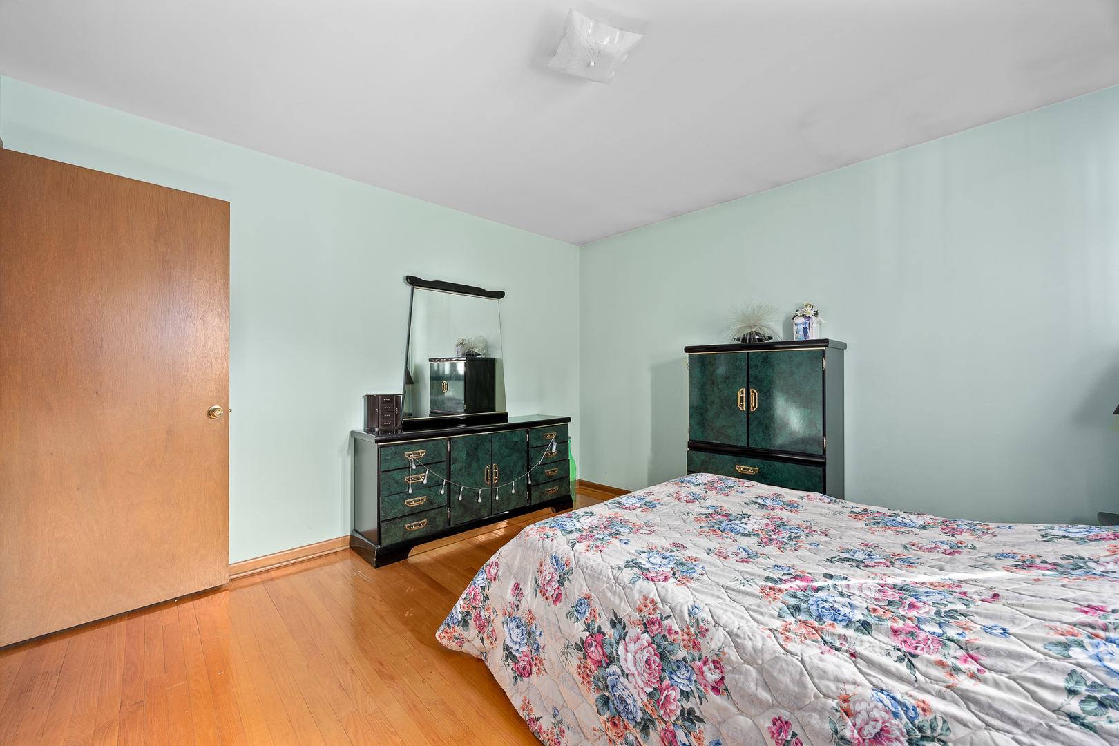 10624 S Michael Drive, Palos Hills, IL 60465