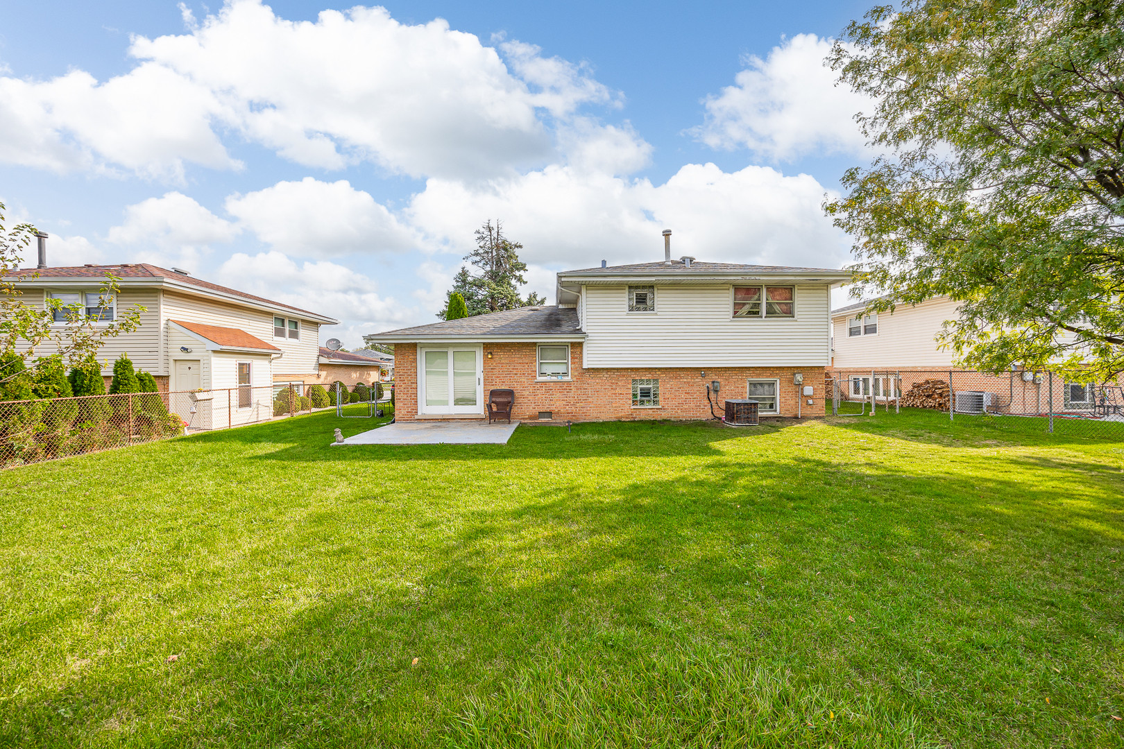 10624 S Michael Drive, Palos Hills, IL 60465